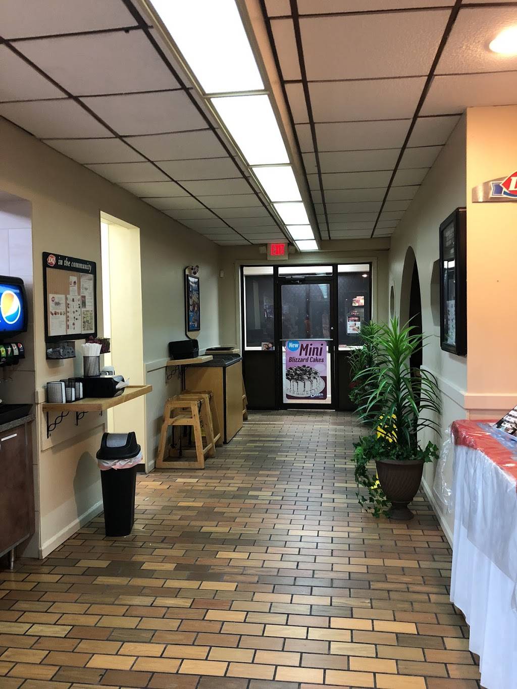 Dairy Queen Grill & Chill | restaurant | 900 W 8th St, East Liverpool, OH 43920, USA | 3303853636 OR +1 330-385-3636