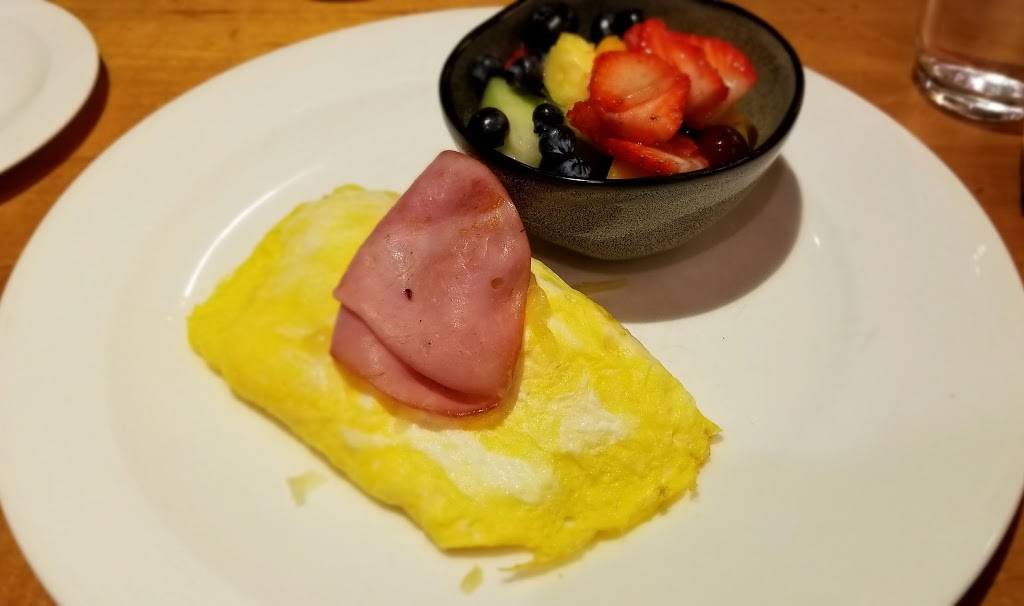 Avenue Grill | restaurant | 1331 Pennsylvania Ave NW, Washington, DC 20004, USA | 2026266970 OR +1 202-626-6970