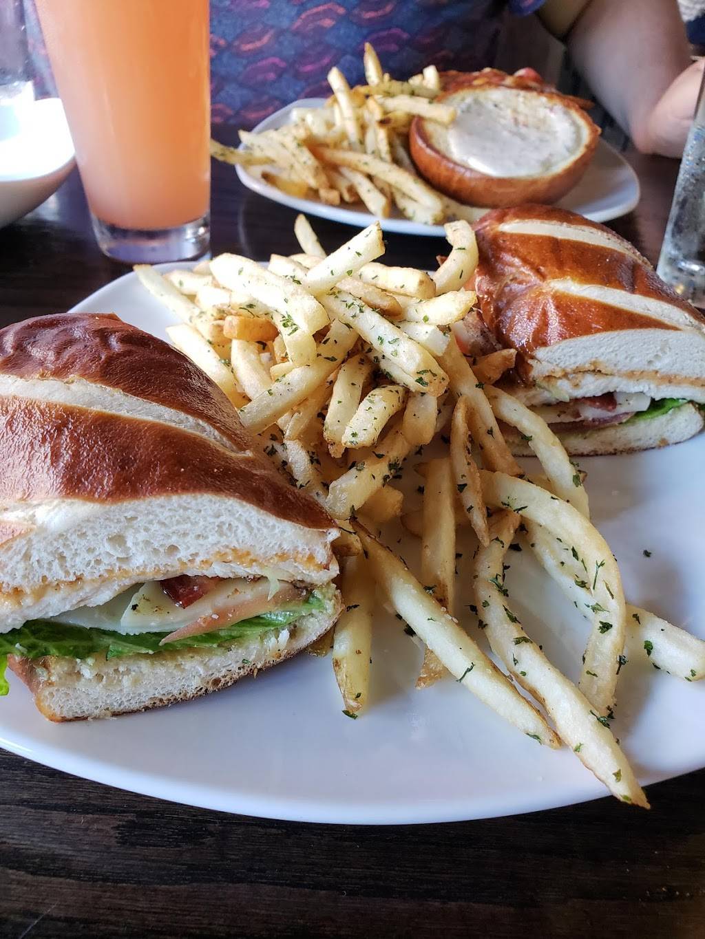 The Harding Tavern | restaurant | 2732 N Milwaukee Ave, Chicago, IL 60647, USA | 7736979340 OR +1 773-697-9340