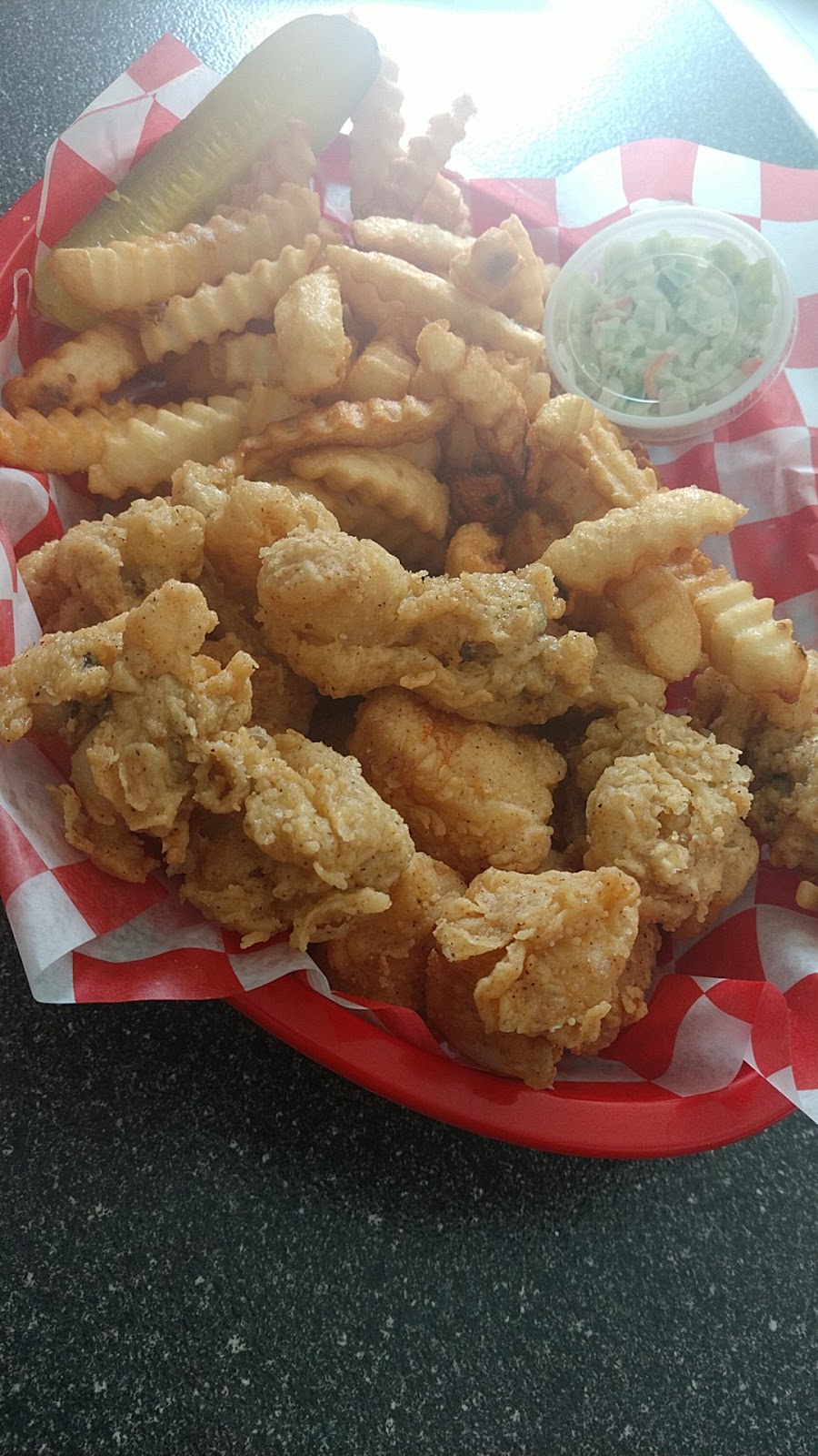 Charlies Seafood Market | restaurant | 20 School St, Lincoln, ME 04457, USA | 2077943100 OR +1 207-794-3100