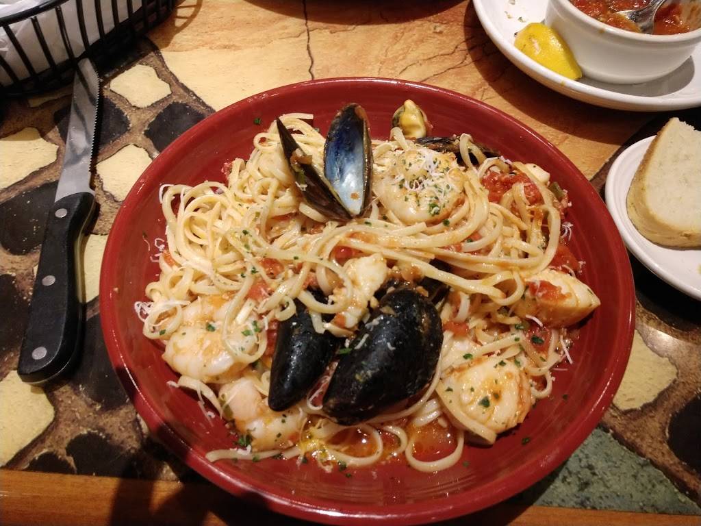 Carrabbas Italian Grill | meal takeaway | 19900 E Valley View Pkwy, Independence, MO 64055, USA | 8167959944 OR +1 816-795-9944