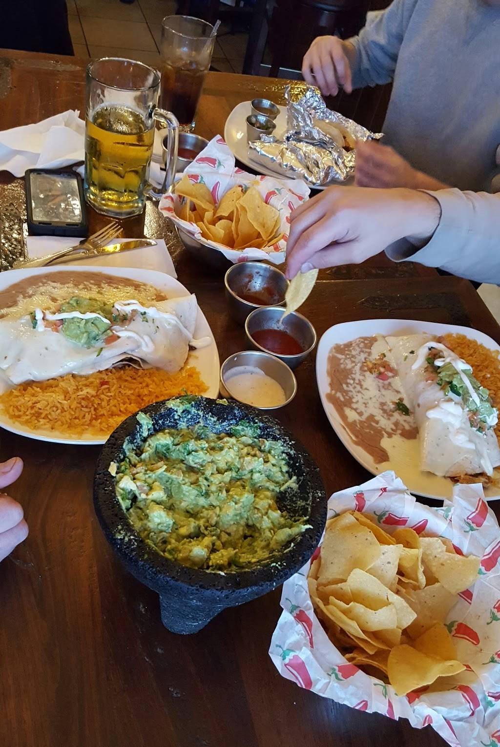 El Azteca | restaurant | 6670 150th St W, St Paul, MN 55124, USA | 9524323727 OR +1 952-432-3727