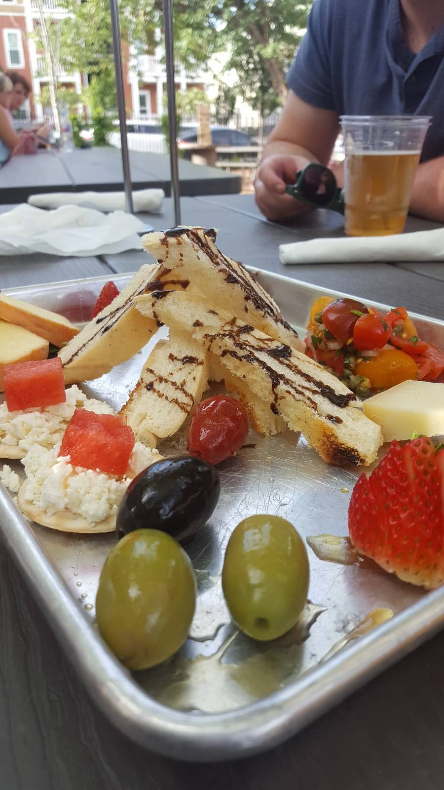 Loflin Yard | restaurant | 7 W Carolina Ave, Memphis, TN 38103, USA | 9012901140 OR +1 901-290-1140