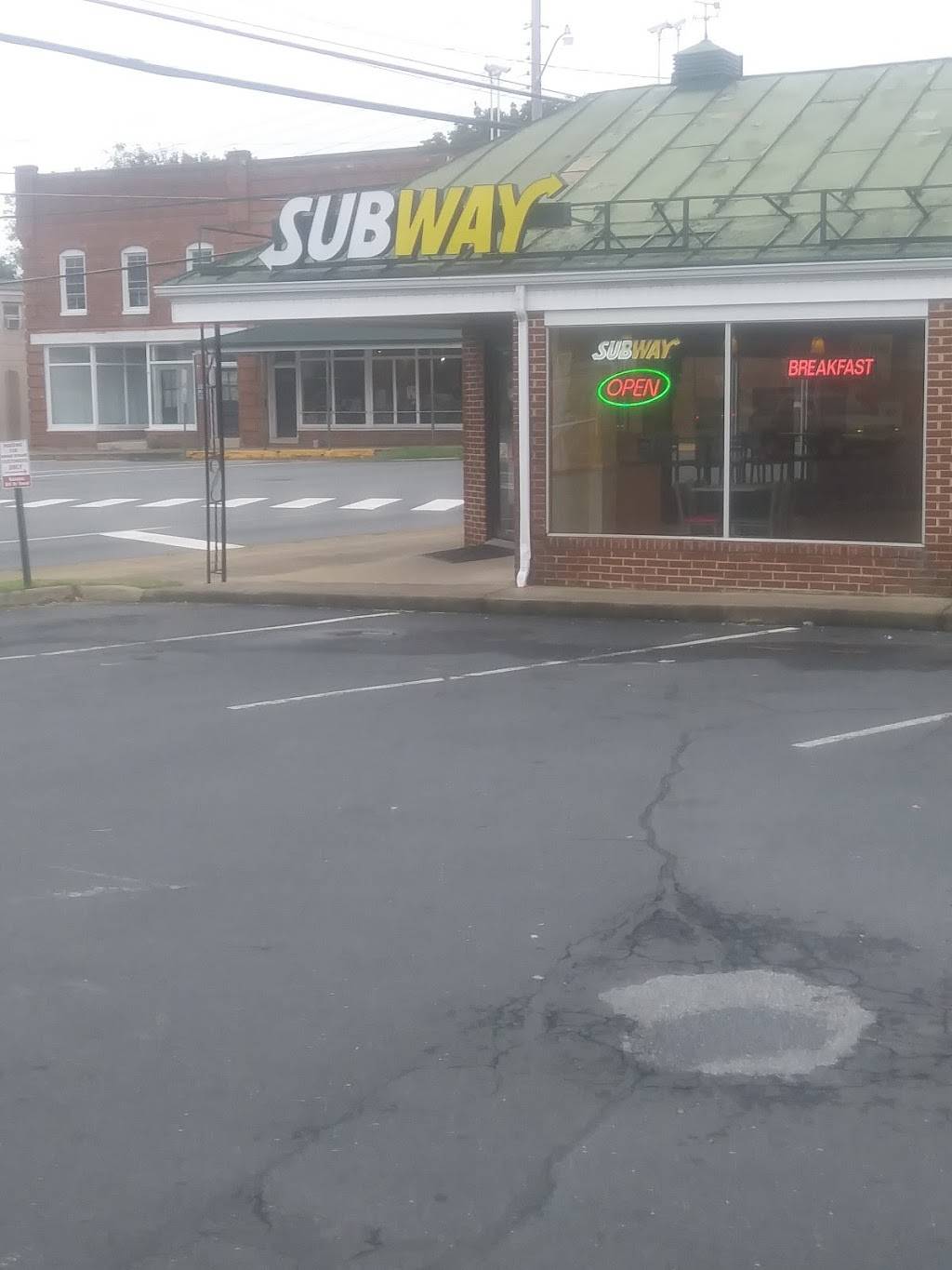 Subway | restaurant | 101 S Stuart Ave, Elkton, VA 22827, USA | 5402981011 OR +1 540-298-1011