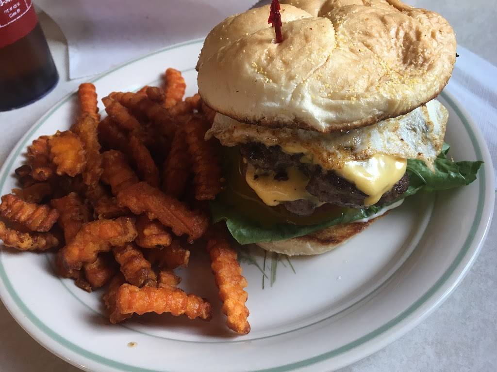 The Whitehouse Restaurant | restaurant | 613 N McEwan St, Clare, MI 48617, USA | 9893869551 OR +1 989-386-9551