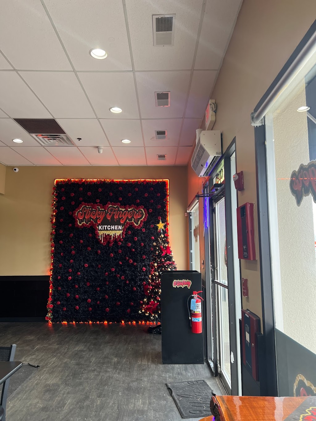 Sticky Fingers Kitchen | restaurant | 142 S Western Ave, Carpentersville, IL 60110, USA | 2247777859 OR +1 224-777-7859