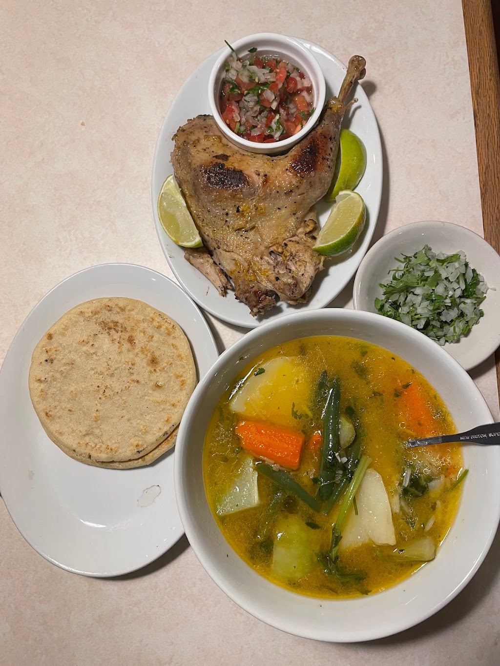 Rosys Salvadoran & Mexican restaurant | restaurant | 2201 16th Ave SW, Cedar Rapids, IA 52404, USA | 3198004449 OR +1 319-800-4449