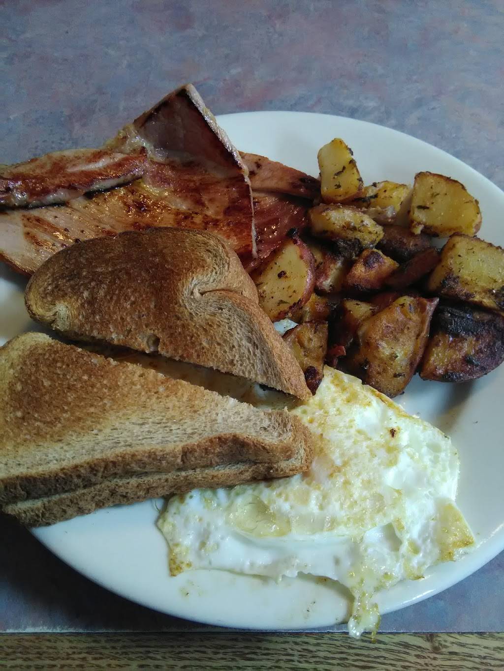 The Commons Lunch | restaurant | 48 Commons, Little Compton, RI 02837, USA | 4016354388 OR +1 401-635-4388