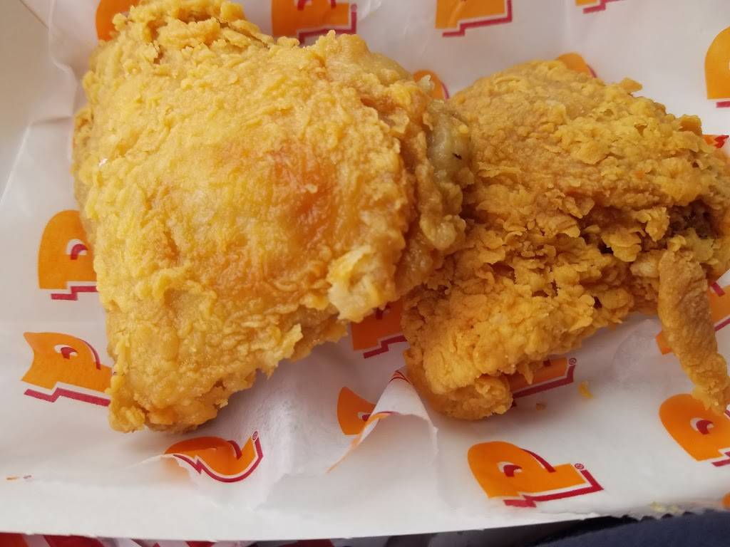 Popeyes Louisiana Kitchen | restaurant | 12910 Buckeye Rd, Cleveland, OH 44120, USA | 2162830770 OR +1 216-283-0770
