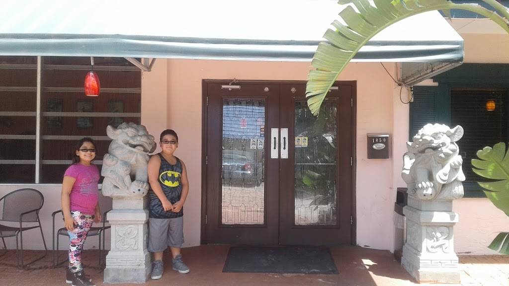 Chef Lins Asian Buffet | restaurant | 1850 US-1, Vero Beach, FL 32960, USA | 7727786989 OR +1 772-778-6989