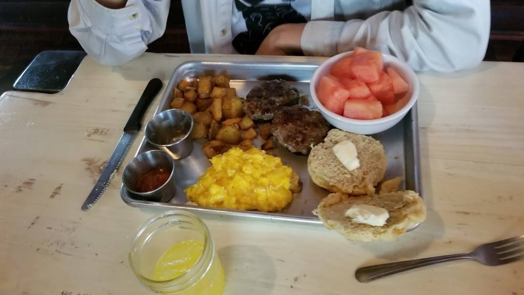 Commons Farm Kitchen & Bar Rustic BBQ | restaurant | 7624 CA-16, Guinda, CA 95637, USA | 5307960758 OR +1 530-796-0758