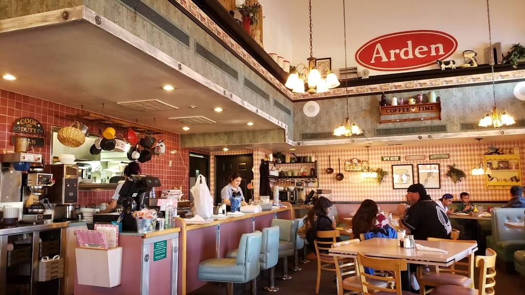 Molly Browns Country Cafe | restaurant | 15775 Mojave Dr, Victorville, CA 92394, USA | 7602414900 OR +1 760-241-4900