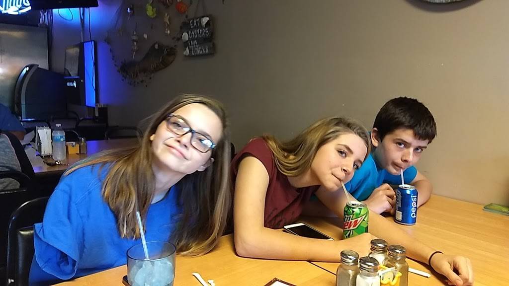 Riverbend Pub & Grill | restaurant | 229 Main St, Vanceburg, KY 41179, USA | 6067963361 OR +1 606-796-3361