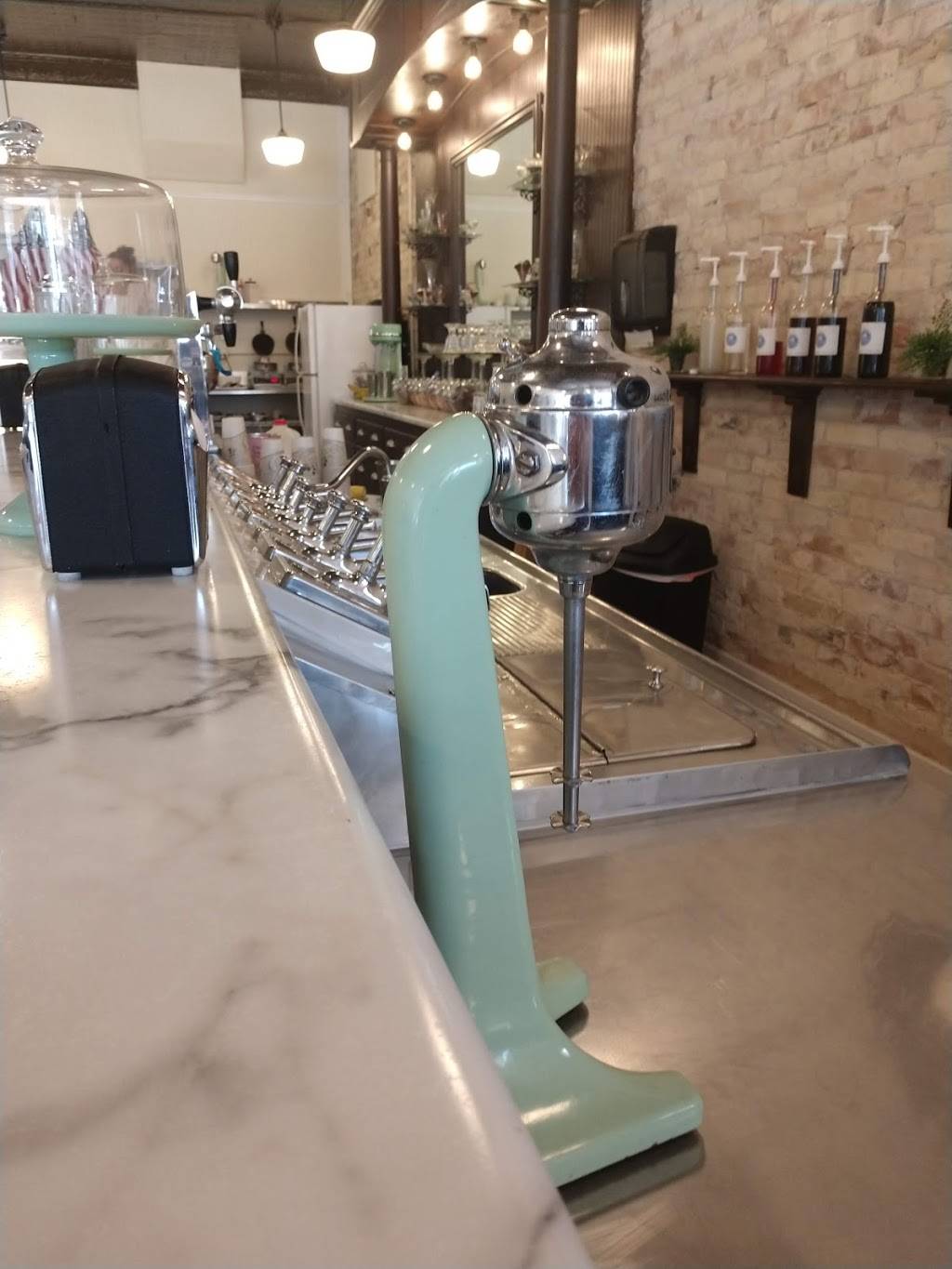 Main Street Ice Cream Shoppe and Old Fashion Soda Fountain | restaurant | 1002 4th Ave, Lake Odessa, MI 48849, USA | 6165375100 OR +1 616-537-5100