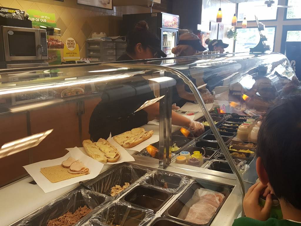 Subway Restaurants | restaurant | 2035 Verdugo Blvd, Montrose, CA 91020, USA | 8182489430 OR +1 818-248-9430
