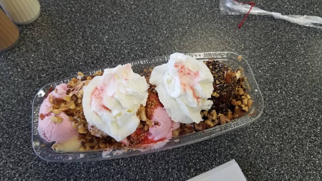 Braums Ice Cream & Burger Restaurant | restaurant | 400 W California St, Gainesville, TX 76240, USA | 9406650202 OR +1 940-665-0202