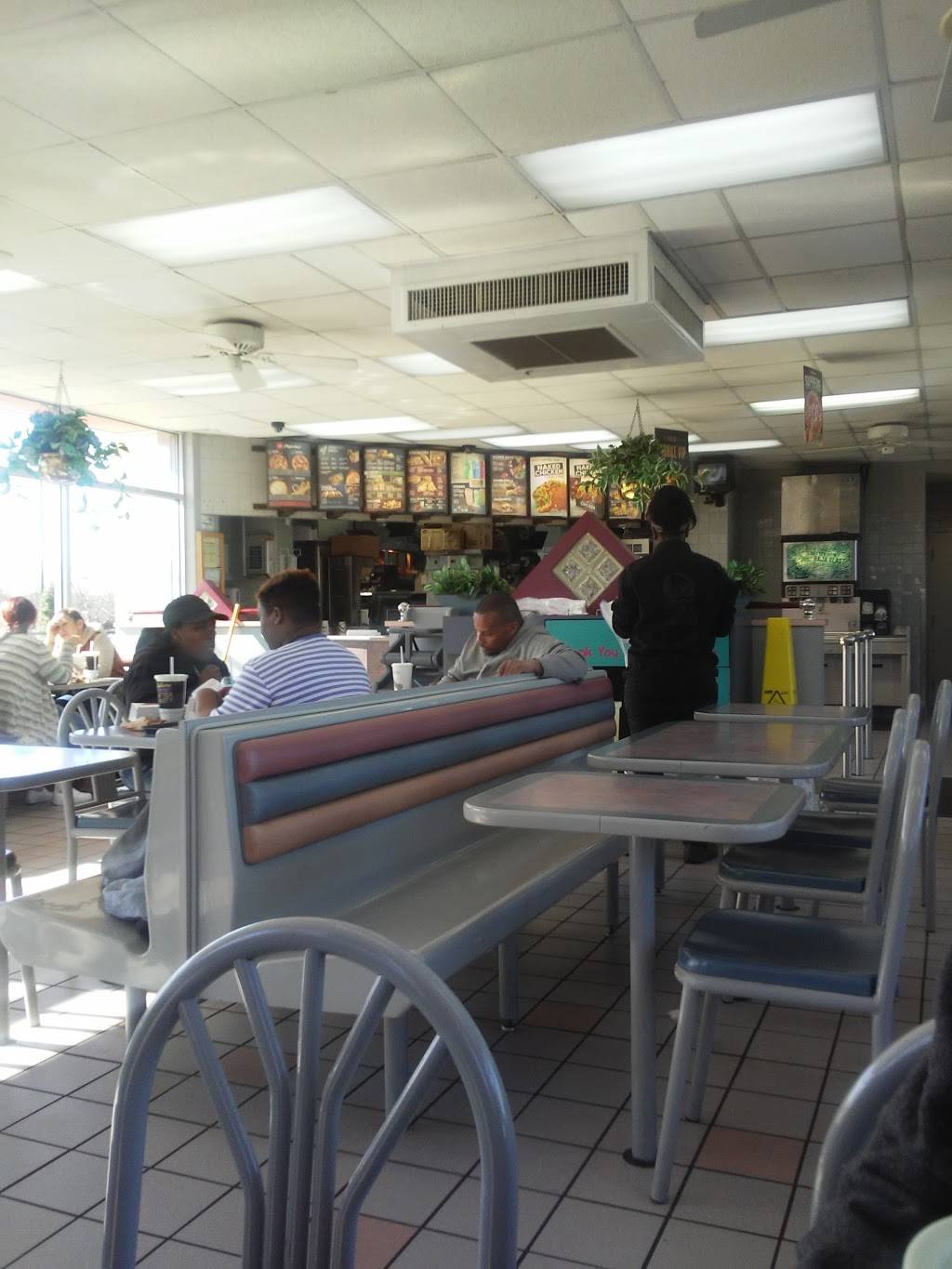 Taco Bell | meal takeaway | 6540 Charlotte Pike, Nashville, TN 37209, USA | 6153535665 OR +1 615-353-5665