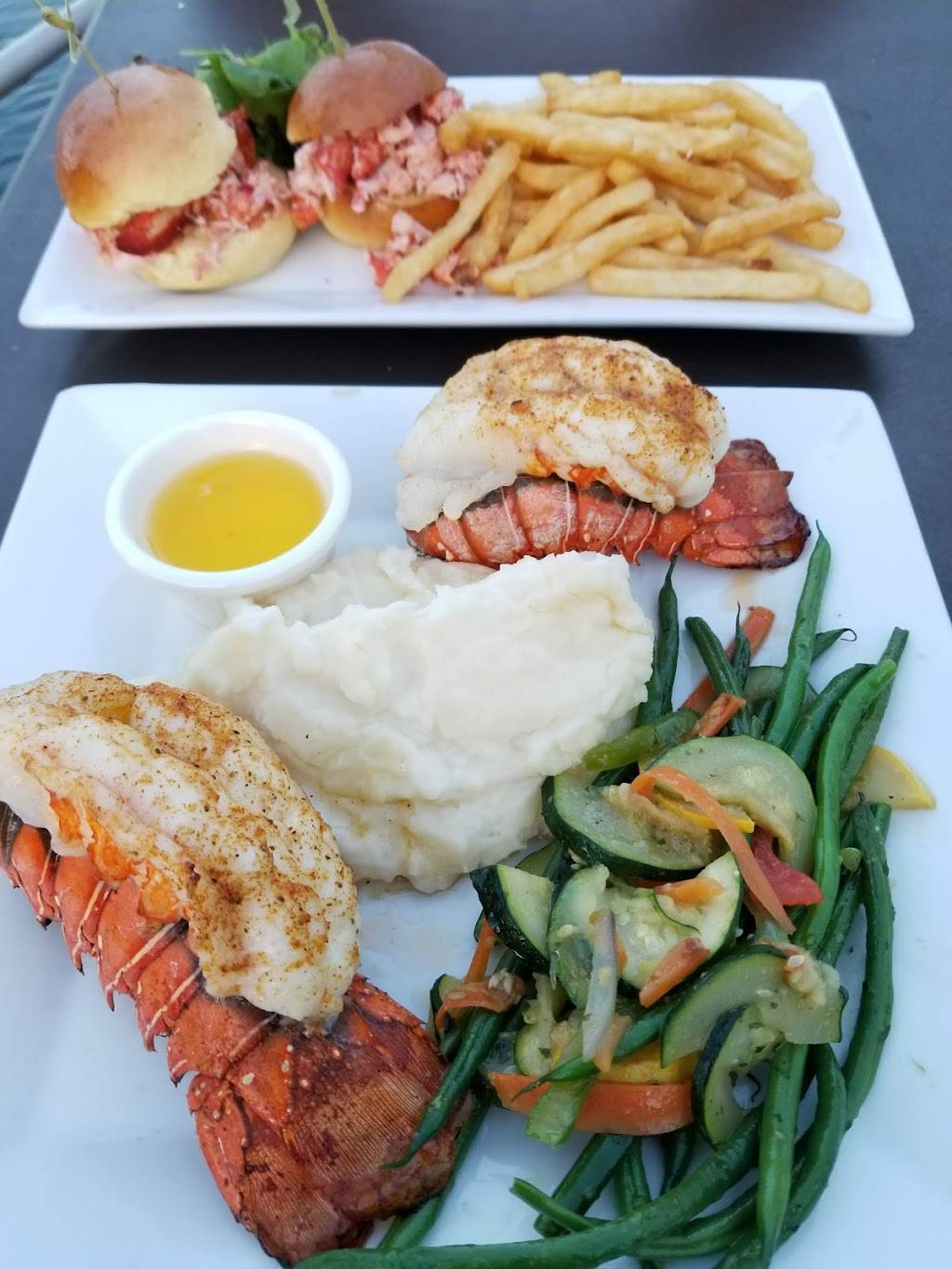 Elliots on the Mile | restaurant | 23 Woodcleft Ave, Freeport, NY 11520, USA | 5163788776 OR +1 516-378-8776