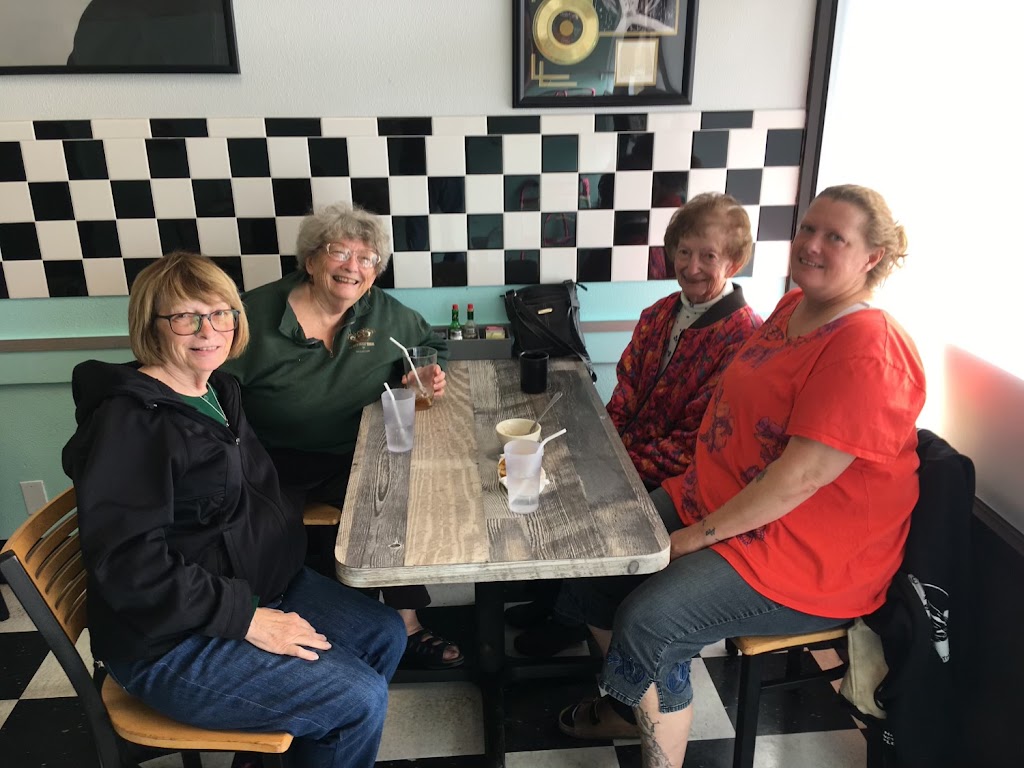 Debbie Sues Cafe | restaurant | 1555 NE 3rd St # B5, Prineville, OR 97754, USA | 5414474211 OR +1 541-447-4211