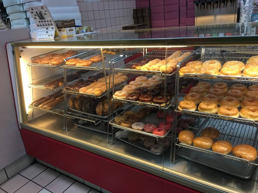 Tastees Donut & Burger | bakery | 619 N Fair Oaks Ave, Pasadena, CA 91103, USA | 6264498846 OR +1 626-449-8846