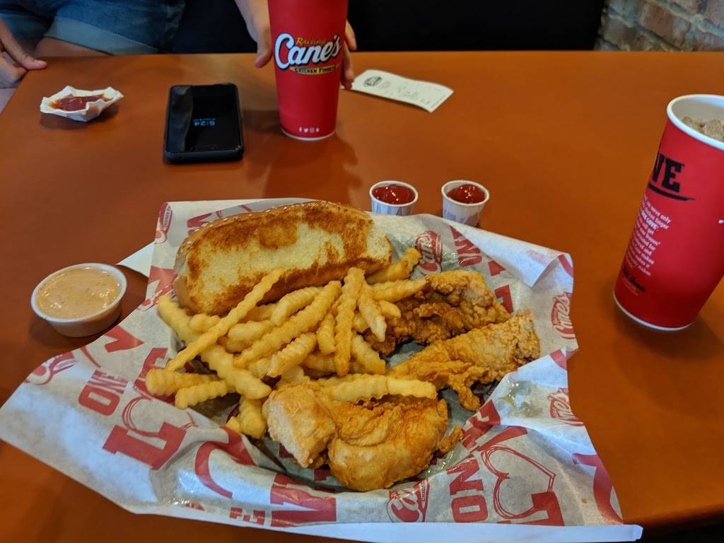 Raising Canes Chicken Fingers | meal takeaway | 5132 N High St, Columbus, OH 43214, USA | 6143967316 OR +1 614-396-7316