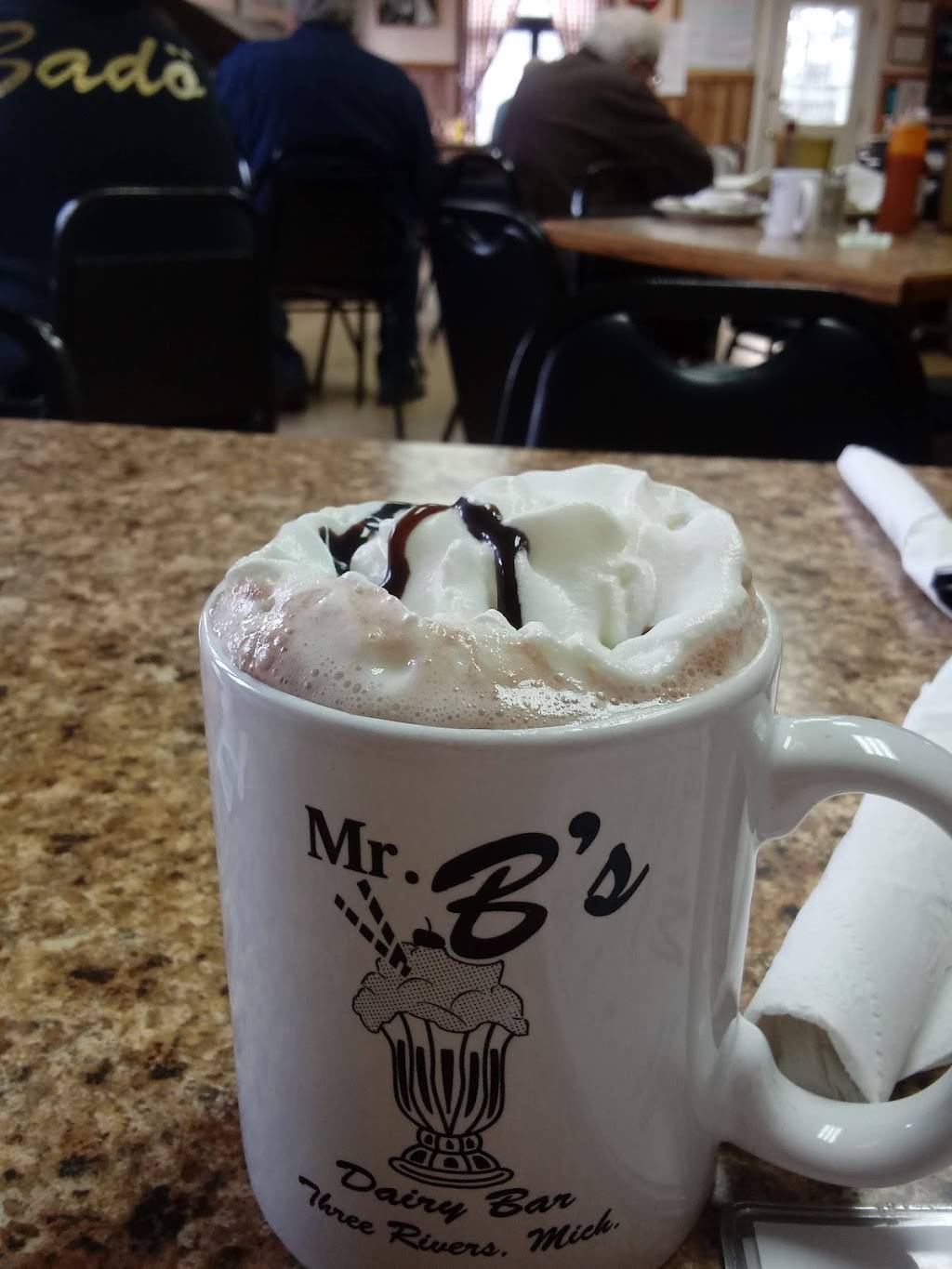 Mr Bs Dairy Bar | restaurant | 403 6th St, Three Rivers, MI 49093, USA | 2692783495 OR +1 269-278-3495