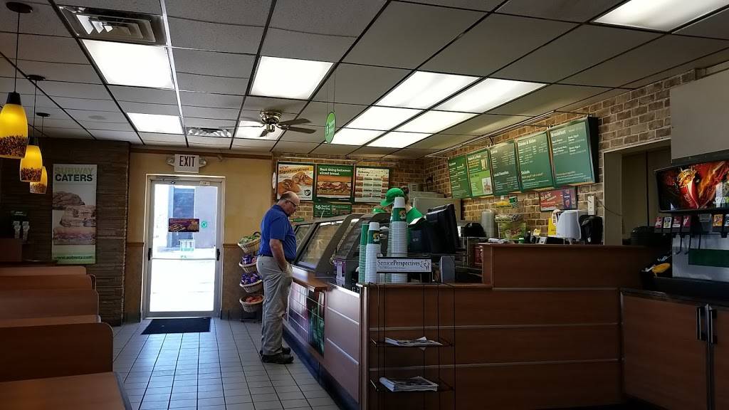 Subway | restaurant | 1845 Lakeshore Dr, Muskegon, MI 49441, USA | 2317552507 OR +1 231-755-2507