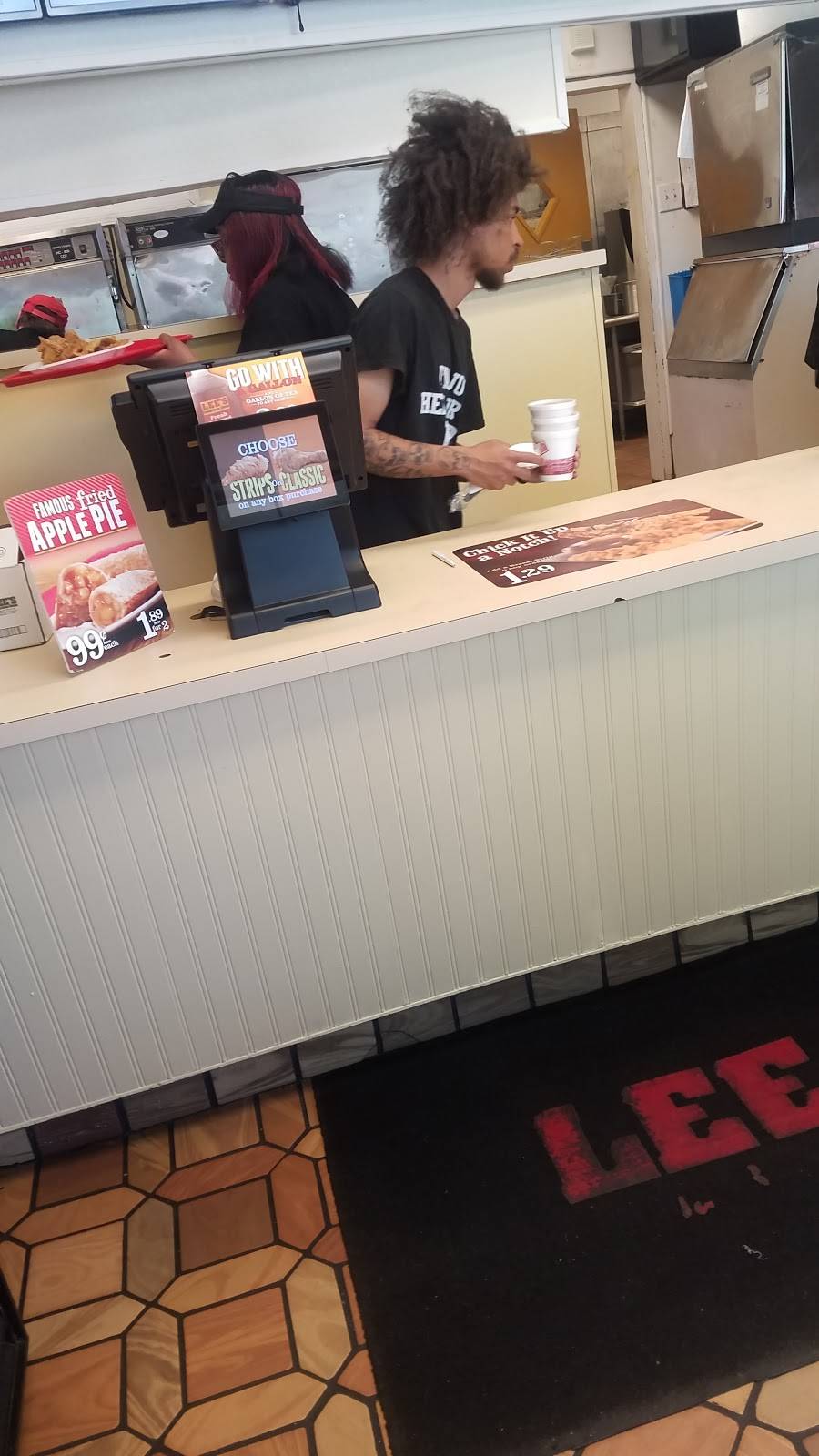 Lees Famous Recipe Chicken | restaurant | 3014 Richmond Rd, Lexington, KY 40509, USA | 8592693642 OR +1 859-269-3642