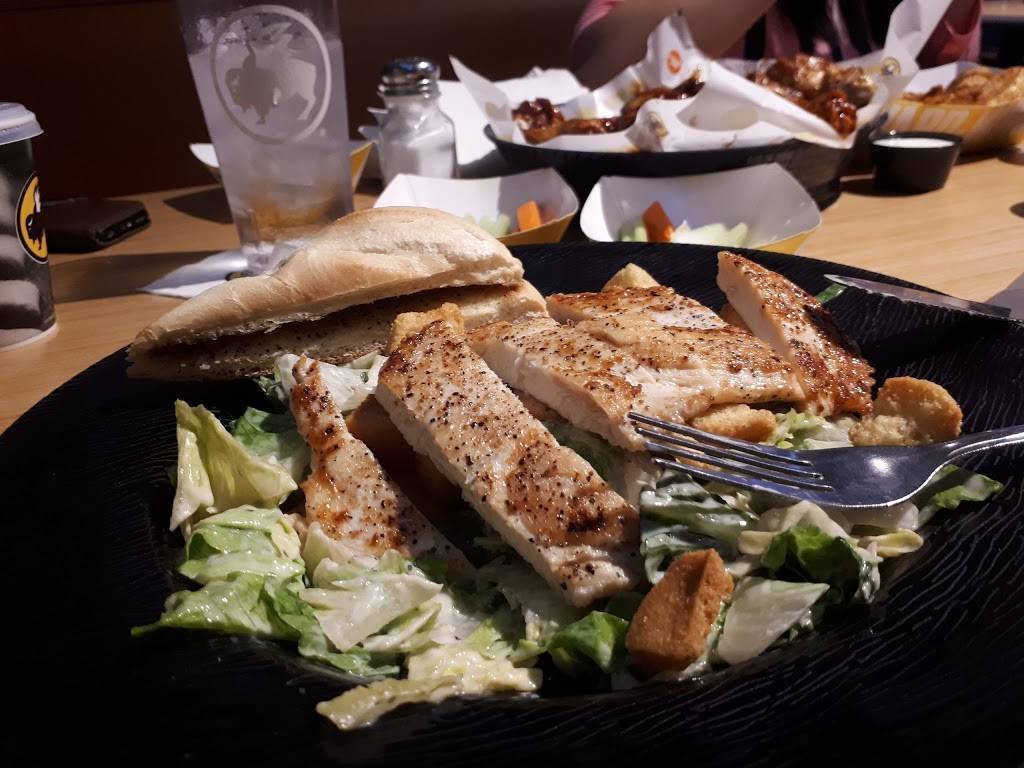Buffalo Wild Wings | restaurant | 1400, I-35, New Braunfels, TX 78130, USA | 8306252549 OR +1 830-625-2549