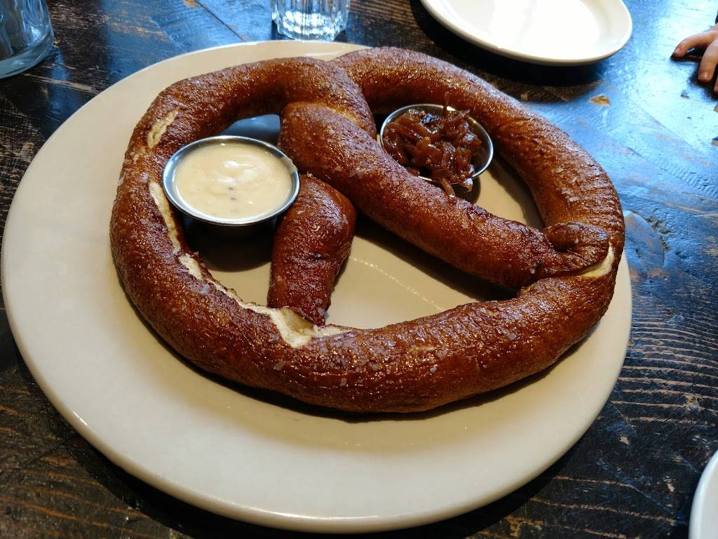 Himmel Haus | restaurant | 3819 Saddle Rd, South Lake Tahoe, CA 96150, USA | 5303147665 OR +1 530-314-7665