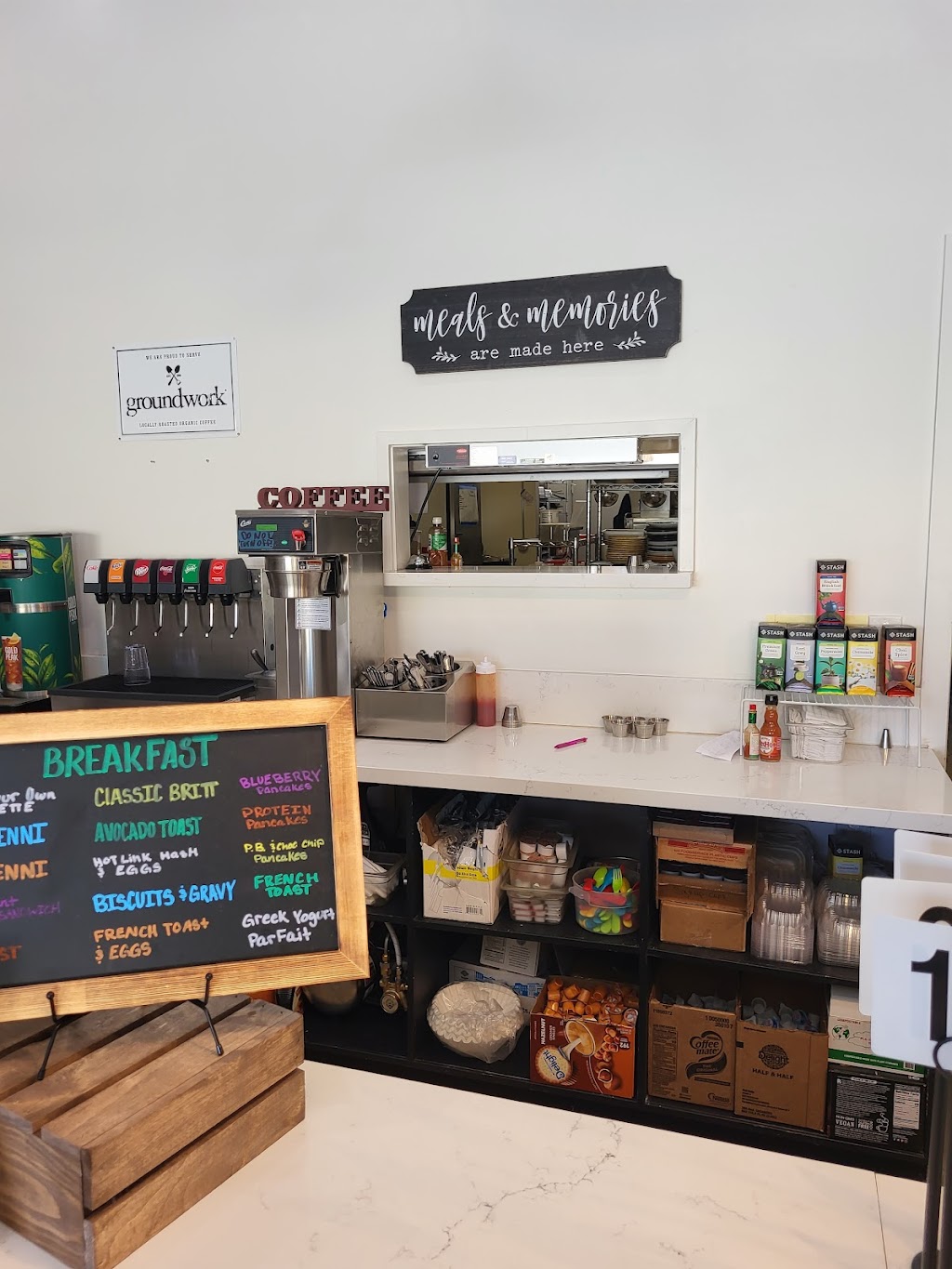 Lola’s Kitchen | restaurant | 128 N Maclay Ave, San Fernando, CA 91340, USA | 8183563826 OR +1 818-356-3826