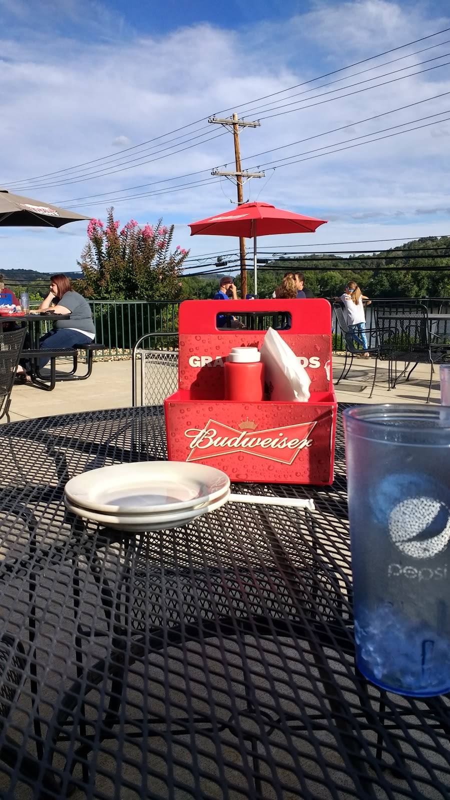 Foxs Pizza Den | restaurant | 500 E Main St, Pomeroy, OH 45769, USA | 7409929040 OR +1 740-992-9040