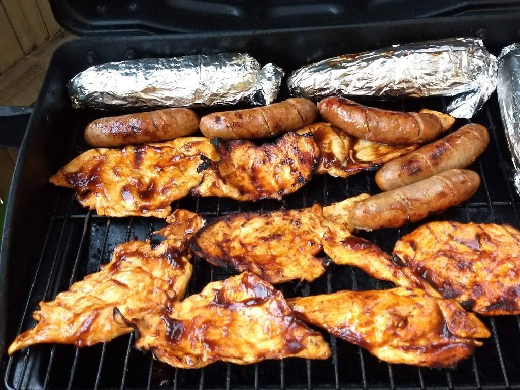 Famous Daves Bar-B-Que | restaurant | 27500 W Lugonia Ave, Redlands, CA 92374, USA | 9097924151 OR +1 909-792-4151