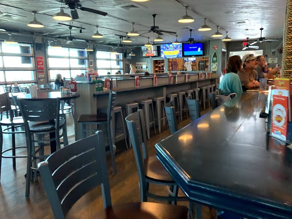 Shipwrecks Taphouse & Grill | restaurant | 4020 N Croatan Hwy, Kitty Hawk, NC 27949, USA | 2522617800 OR +1 252-261-7800