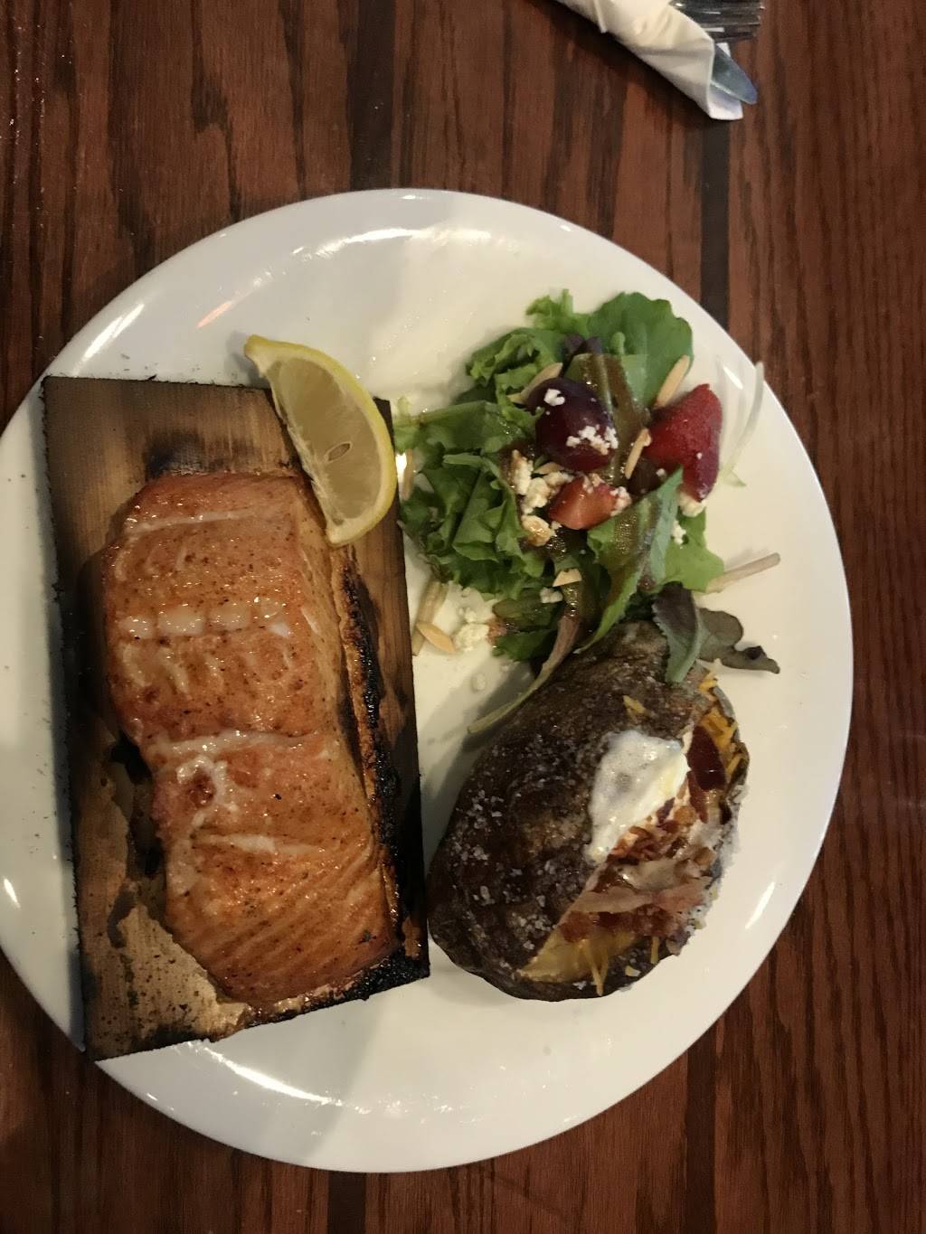 Hickory Tavern | restaurant | 141 Pelham Dr a, Columbia, SC 29209, USA | 8036384103 OR +1 803-638-4103