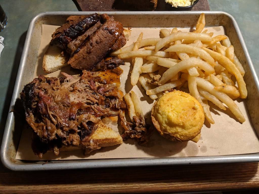 Finleys Grill & Smokehouse | restaurant | 5160 W Main St, Kalamazoo, MI 49009, USA | 2693424360 OR +1 269-342-4360