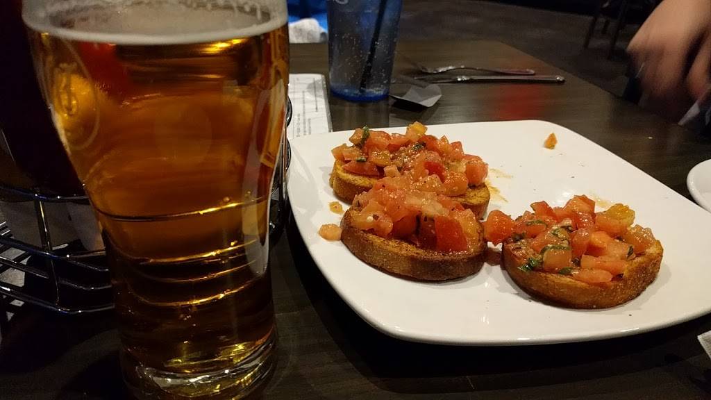 Salernos Pizzeria & R.Bar | restaurant | 1288, 821 Burlington Ave, Western Springs, IL 60558, USA | 7082468668 OR +1 708-246-8668