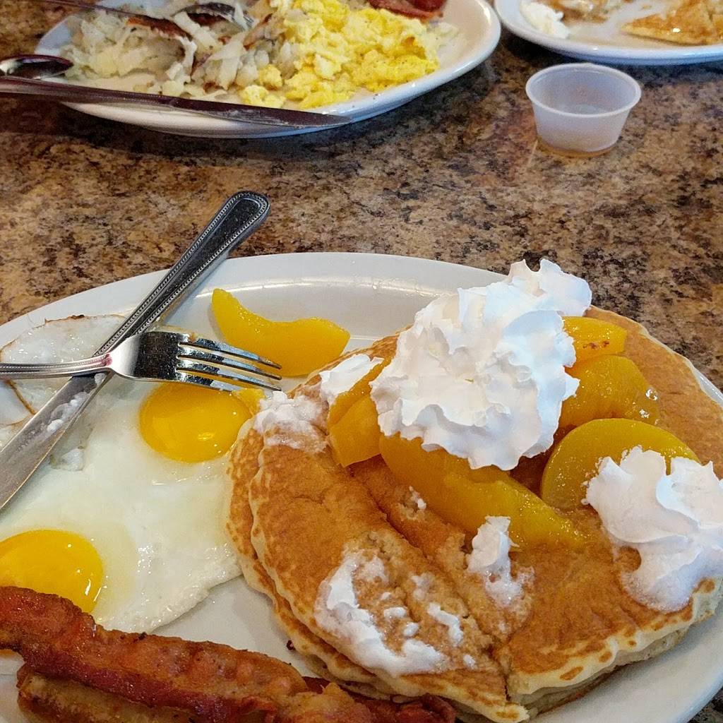 Flors Diner | restaurant | 821 W Valley Blvd, Colton, CA 92324, USA | 9092224813 OR +1 909-222-4813