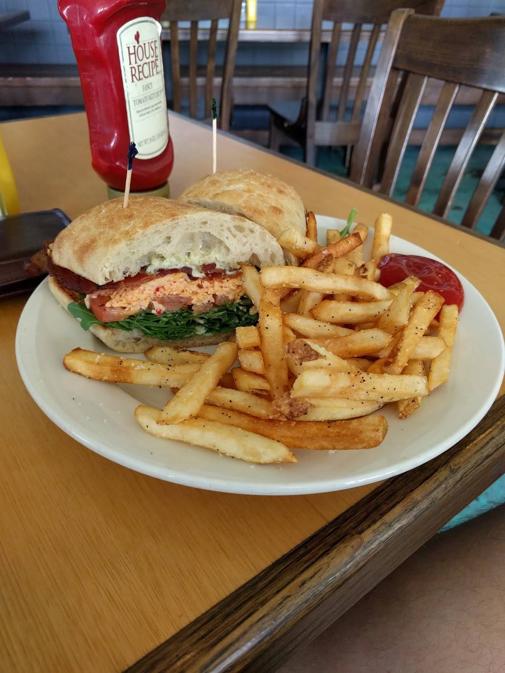 Universal Joint | restaurant | 532 Lookout St, Chattanooga, TN 37403, USA | 4234683725 OR +1 423-468-3725