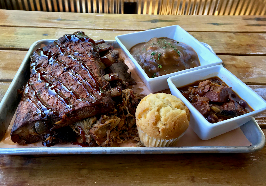 Smokey Ridge | restaurant | 2850 Humboldt Rd, Green Bay, WI 54311, USA | 9204687707 OR +1 920-468-7707