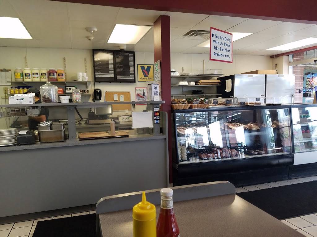 Benjis Deli | restaurant | 8683 N Port Washington Rd, Milwaukee, WI 53217, USA | 4142285130 OR +1 414-228-5130