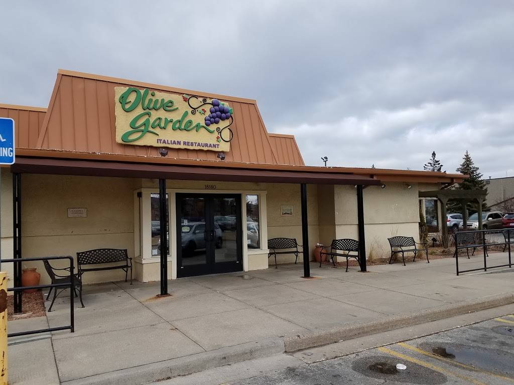Olive Garden Italian Restaurant | meal takeaway | 18180 W Bluemound Rd, Brookfield, WI 53045, USA | 2628210300 OR +1 262-821-0300