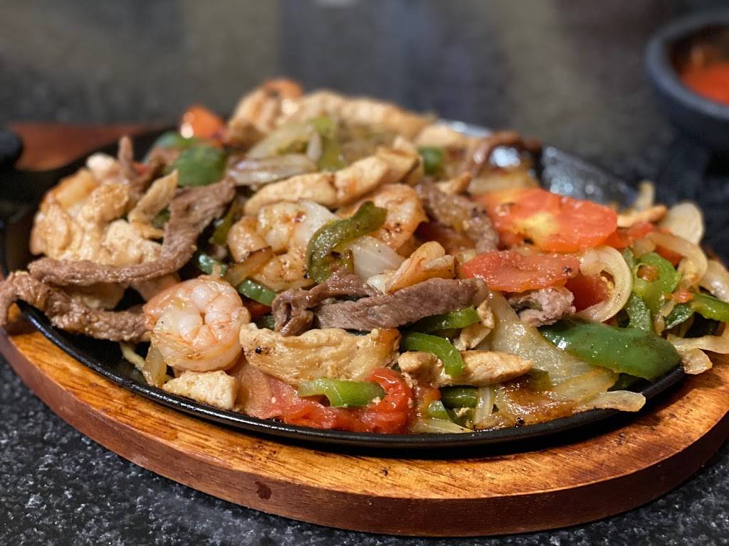 Mi Pueblito | restaurant | 103 N 1st St, Winterset, IA 50273, USA | 5154621640 OR +1 515-462-1640