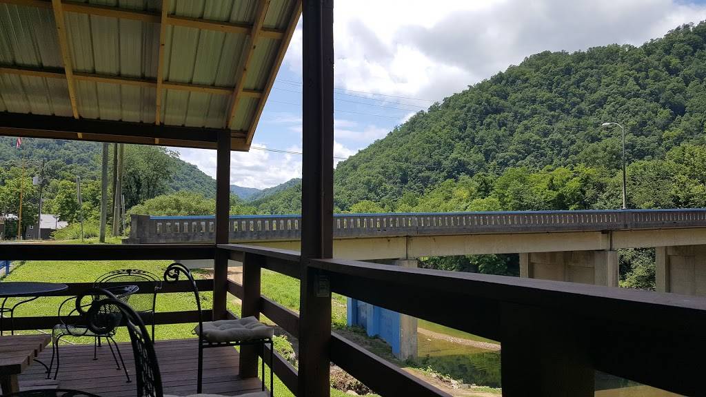 Time Out Pizza & Grill | restaurant | 100 Patty Loveless Dr, Elkhorn City, KY 41522, USA | 6067544222 OR +1 606-754-4222