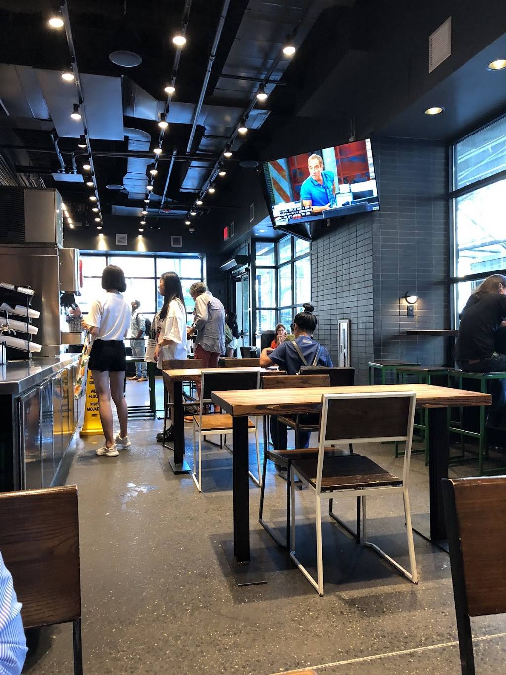 Shake Shack | restaurant | 2957 Broadway, New York, NY 10025, USA | 6463835506 OR +1 646-383-5506