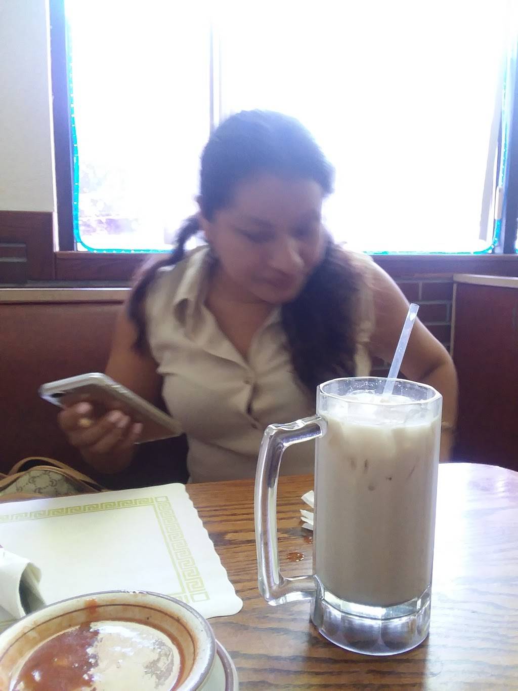 Acajutla Restaurant | restaurant | 18554 Woodfield Rd, Gaithersburg, MD 20879, USA | 3016701674 OR +1 301-670-1674