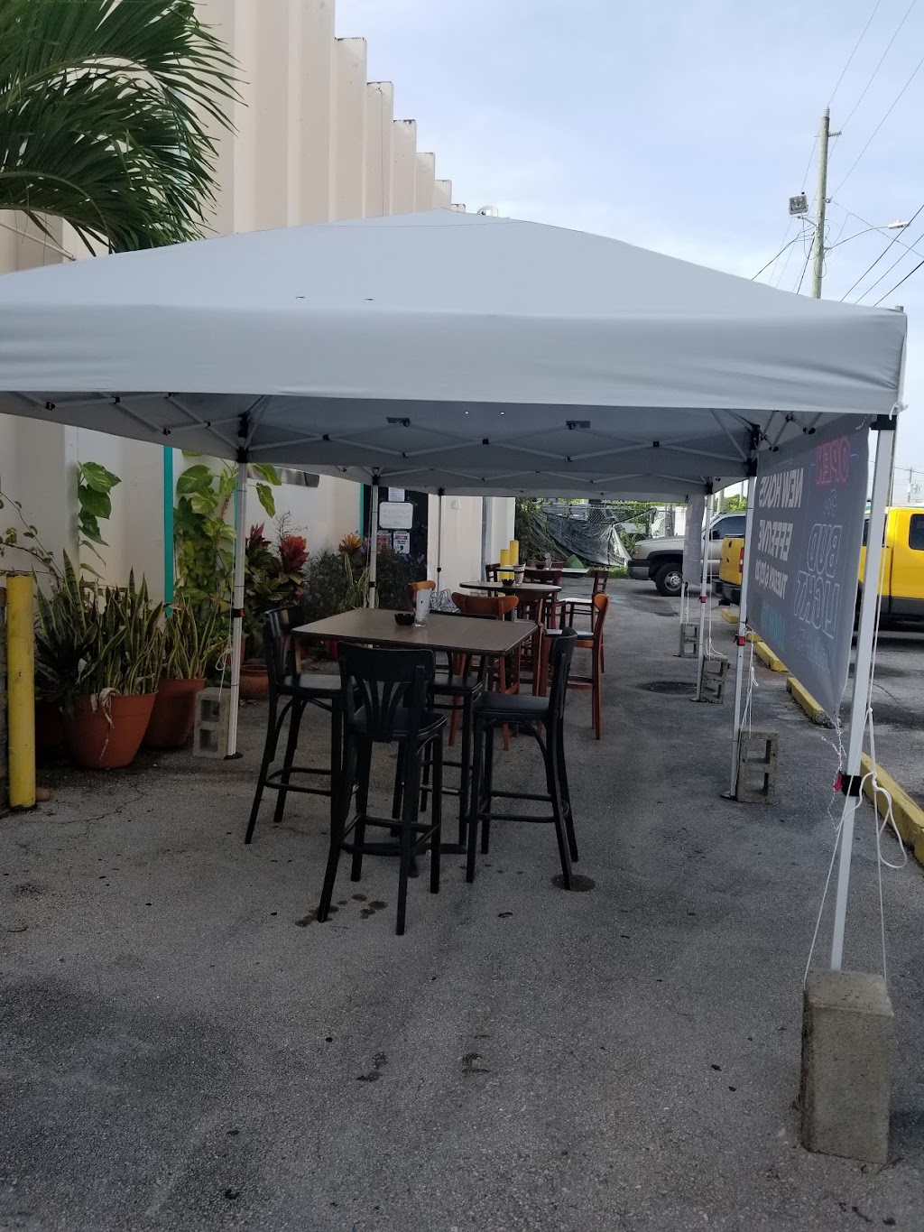 Quail Roost Tavern | restaurant | 10442 SW 186th St, Miami, FL 33157, USA | 3052540108 OR +1 305-254-0108