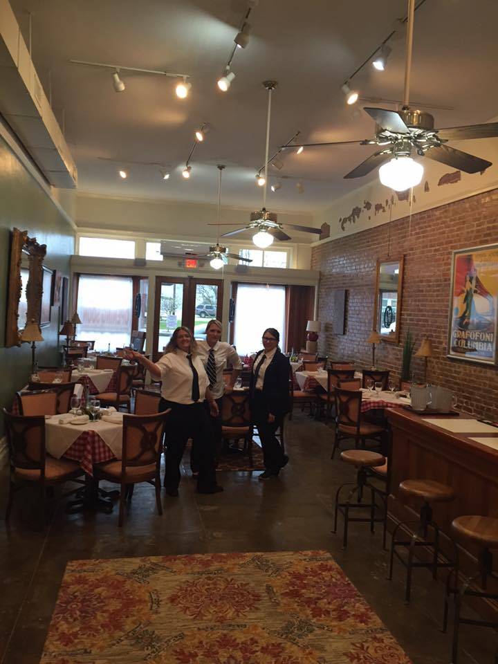 Ristorante Foodies | restaurant | 129 E Pine St, Ponchatoula, LA 70454, USA | 9853702322 OR +1 985-370-2322