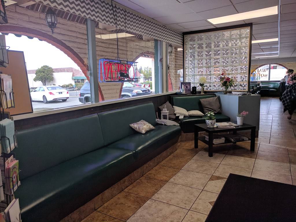 Waffle Square | restaurant | 200 Harding Blvd, Roseville, CA 95678, USA | 9167736676 OR +1 916-773-6676