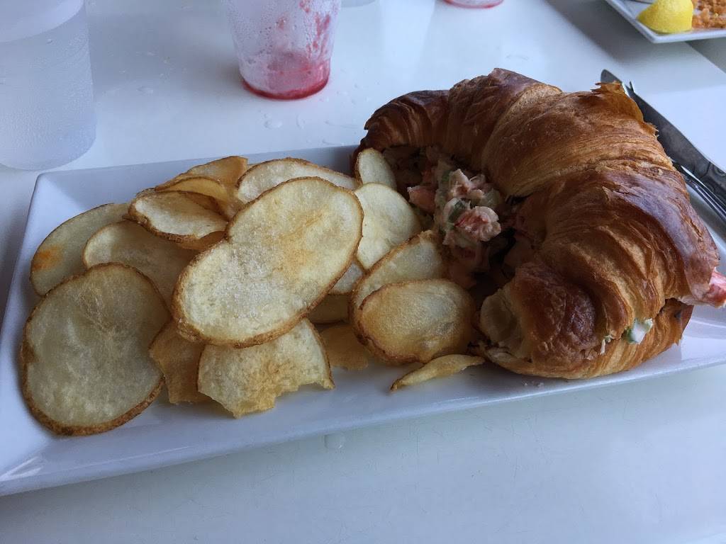 Sand Castle | restaurant | 106 Lewis Walk, Sayville, NY 11782, USA | 6315974174 OR +1 631-597-4174